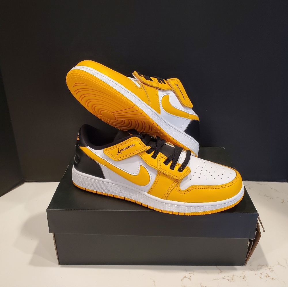 🆕️ NEW Jordan 1 Low FlyEase "White-Taxi"